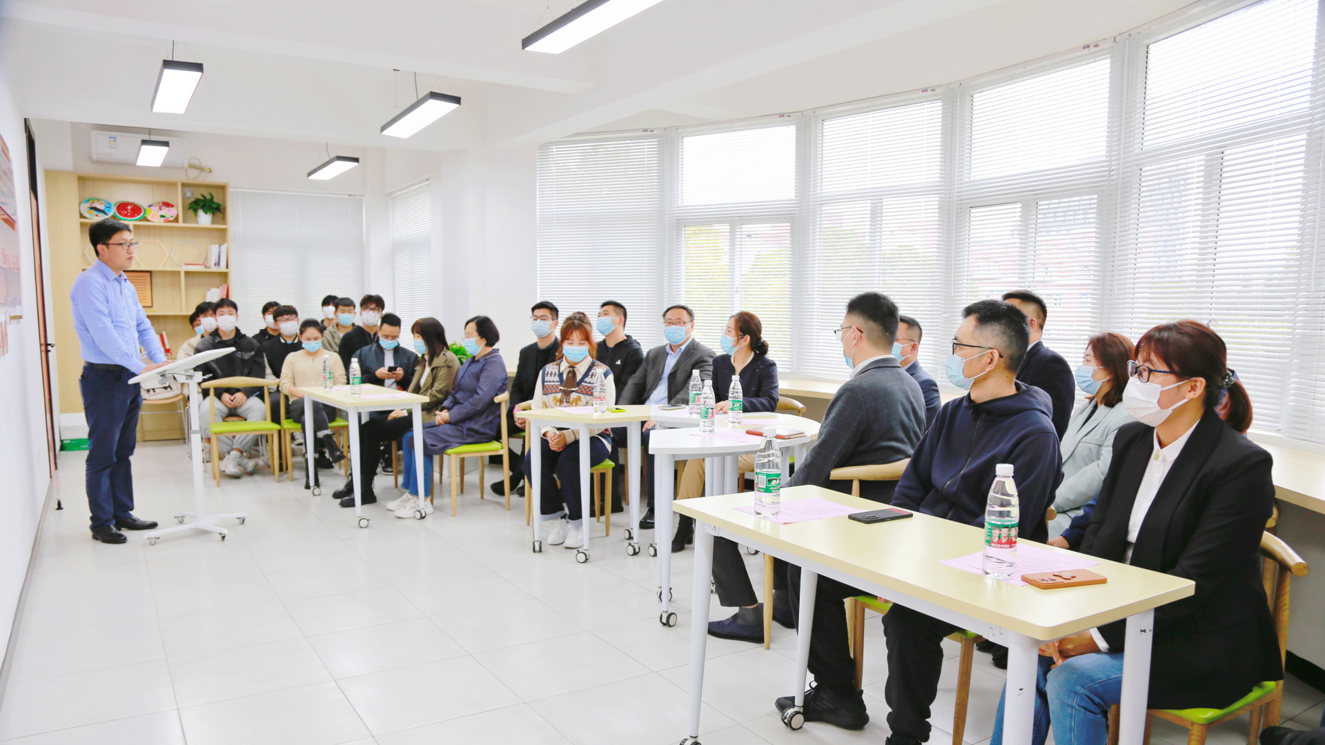禁漫天堂“一站式”学生社区正式揭牌
