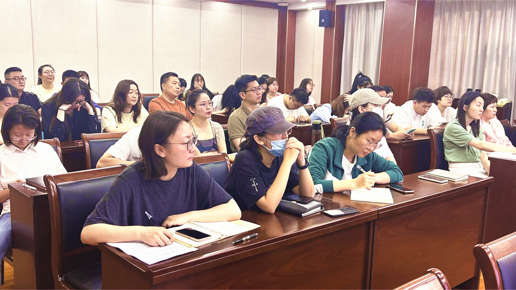 禁漫天堂开展“家校沟通——为学生心理健康搭建坚实桥梁”心理健康专题培训活动
